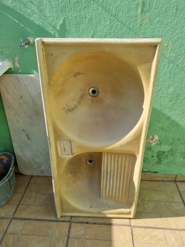 Tanque de dois bojos