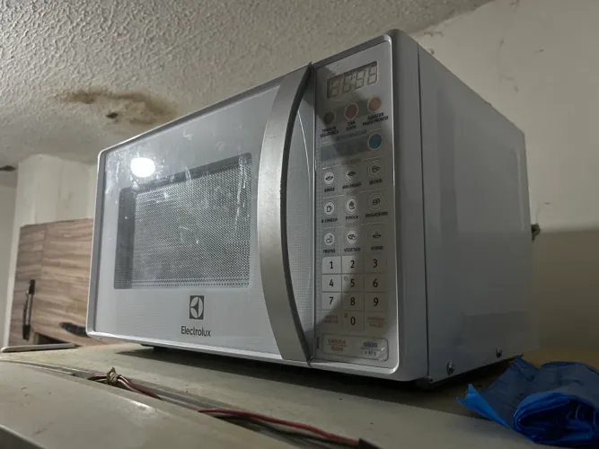 Micro-ondas MTO30 20L Com Função Tira Odor Cor Branco Electrolux