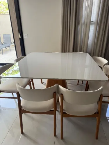 Mesa de Jantar Quadrada 8 Lugares Tampo Vidro Off White e Base Cone (Sem Cadeiras)