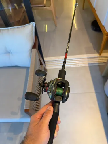 Carretilha Rapala Sagitta + Vara Rapala Blackmoon