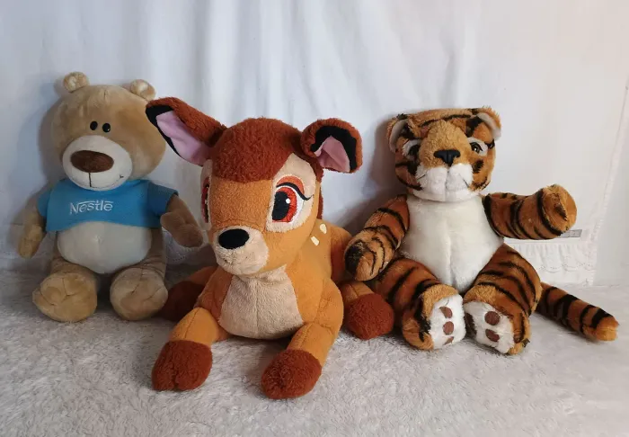 Lote contendo: 2 ursos promocionais Parmalat e nestle e um Bambi original da Disney