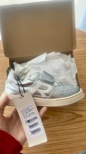 Tênis reserva mini velcro prata Tam 30 NOVO