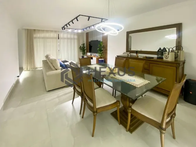 Apartamento reformado com varanda vista mar na beira mar da Praia das Pitangueiras, Guaruj