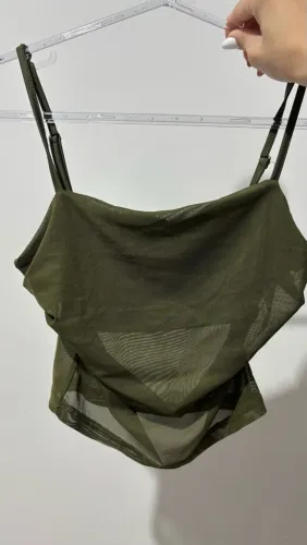 Cropped verde com tule