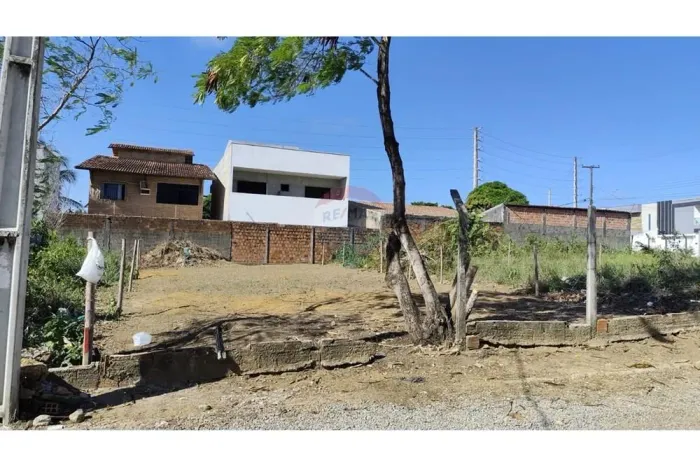 "Terreno dos Sonhos em Maceió: 275m² na Serraria"
