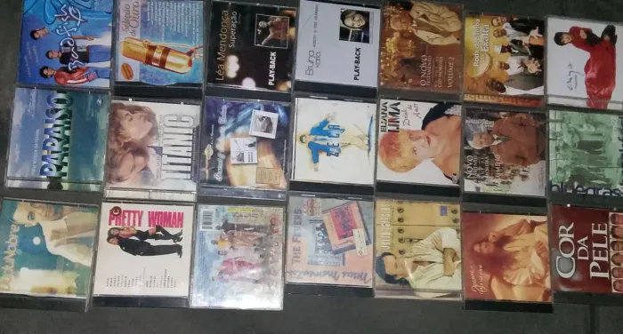 Cds diversos 25 reais cada um são cds de músicas trilhas de filmes em geral