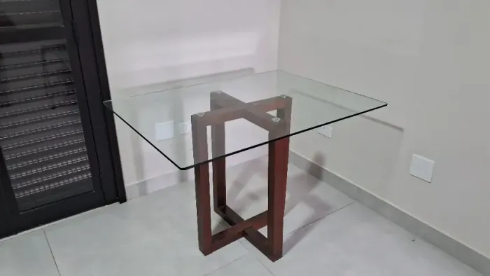 Mesa Retangular com tampo de vidro