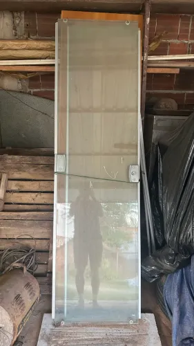 Porta blindex bem conservada