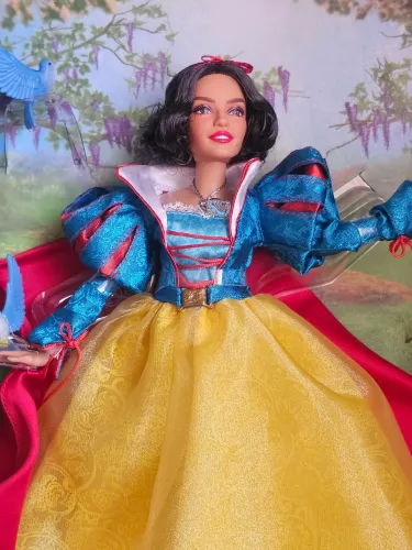 Barbie Disney Collector Snow White Branca de Neve Live Action