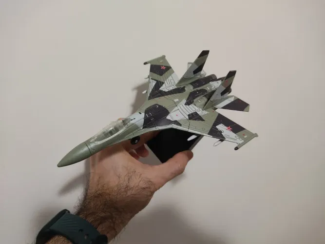 Miniatura Caça SU-35 Plástico Escala 1:100
