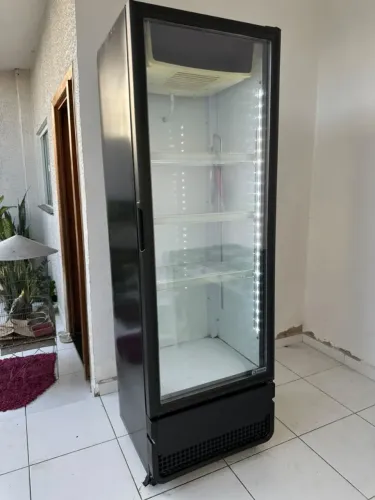 Expositor refrigerado (tecnologia inverter) até 50% mais econômico! Pintura original.