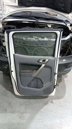 Forro de Porta Traseira L/E com Botão Comando de vidro Dianteiro L/E Ranger 2017