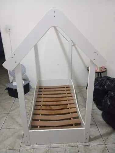 Cama montessoriana infantil