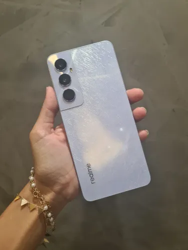Realme C65 