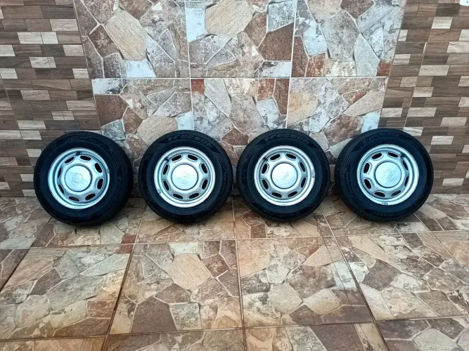 Vendo rodas do gol Parati original com pneus  novos 