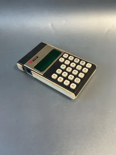 Caculadora Sharp Elsi Mate EL-8116 antiga no estado