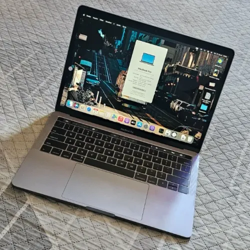 Macbook Pro 13' com Touchbar