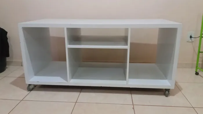 Rack Multiuso Branco para TV com Rodinhas - Ótimo Estado