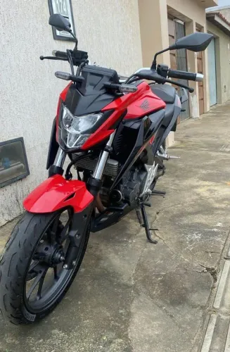 Moto está em ótimas condições, documento e pronto para transferir.