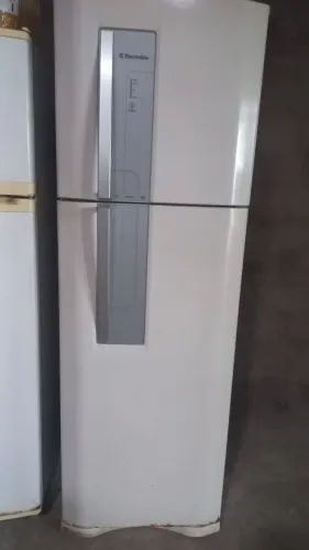 Vendo geladeira com defeito 