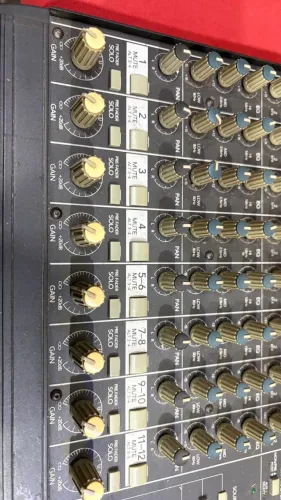 Mesa de Som Mackie 1202-VLZ