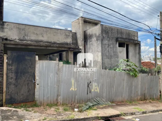 Casa com 1 dormitório à venda, 145 m² por R$ 300.000,00 - Vila Moreira - Botucatu/SP
