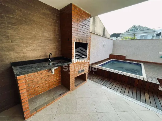 LINDA CASA TRIPLEX - 3 SUÍTES - 173m²- VARGEM PEQUENA