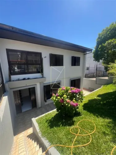 Excelente oportunidade em bairro com comércio próximo, casa de esquina