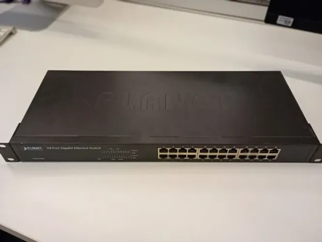 Switct PLANET 24 Port Gigabit Ethernet GSW 2401