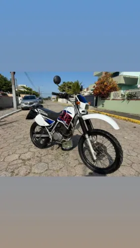 Vendo xr 200 2001 R$ 7500 hoje moto só andar 2 pneus novos