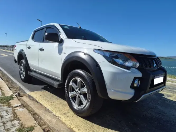 Mitsubishi L200 Triton Sport GLS 2.4 CD Diesel Aut. 2021