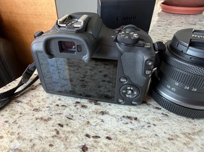 Vendo câmera Cânon r100