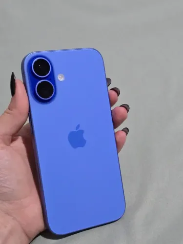 iPhone 16 Azul 128GB | Menos de 1 ano de uso | Bateria 93% | Excelente estado + Capinhas