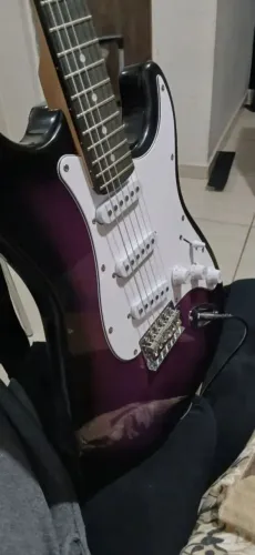 Guitarra stratocaster (Aceito trocas)