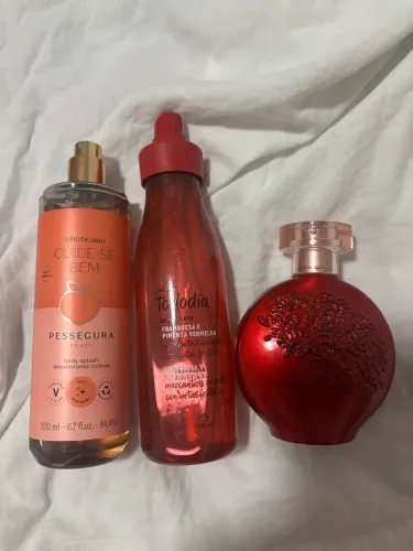 Body splash framboesa e pimenta vermelha da Natura e Body splash pessegura da O Boticário 