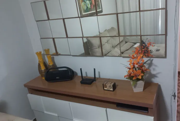 Lindo conjunto de espelho com buffet