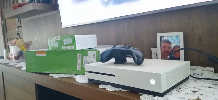 Xbox One S 1 TB - aceito cartão e trocas 