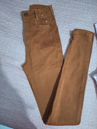 Calças novas tamanho 34