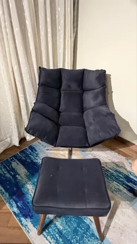 Poltrona Decorativa Giratória com Puff - Veludo Azul Marinho | Design Moderno