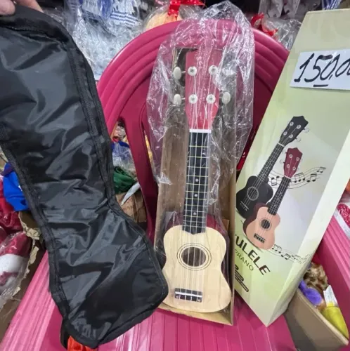 SUPER PROMOÇÂO CAVAQUINHO AMADEIRADO NOVO NA CAIXA- APENAS R$ 170