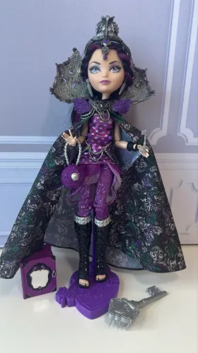 Boneca Raven Queen Legacy Day - Ever After High