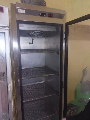  Geladeira  para  cerveja cabe 10 caixas 2,000
