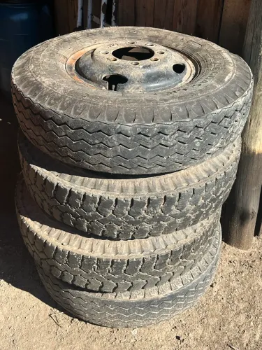 Roda e pneu f4000