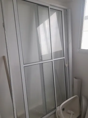 Porta balcão 2 folhas e porta de vidro
