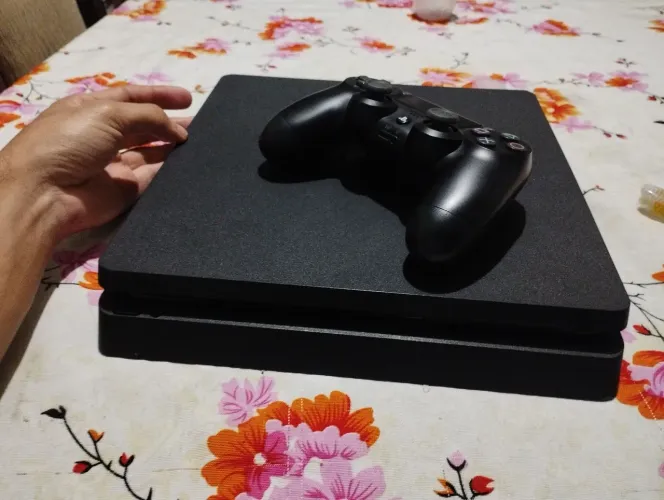 Playstation 4 Slim 1TB