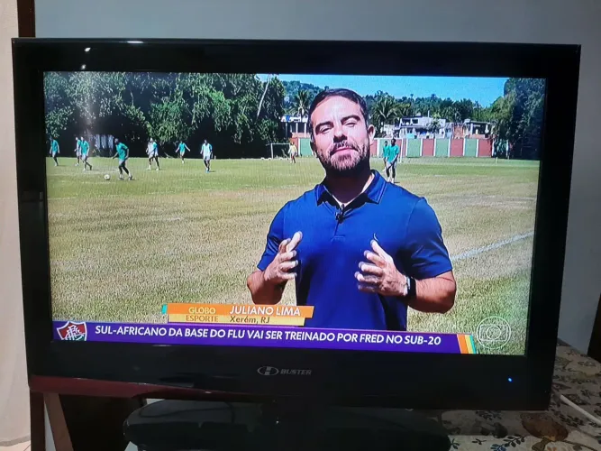 Tv buster 32 com defeito para peças 