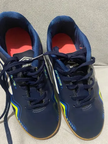 Vendo chuteira Umbro menino 34