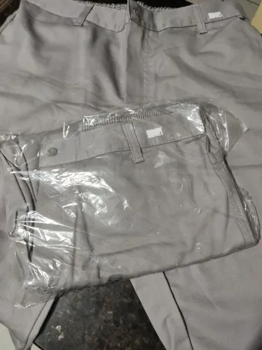 Vendo Bermuda lisa em Brim sem bolso uniforme profissional (Valor da Peça)