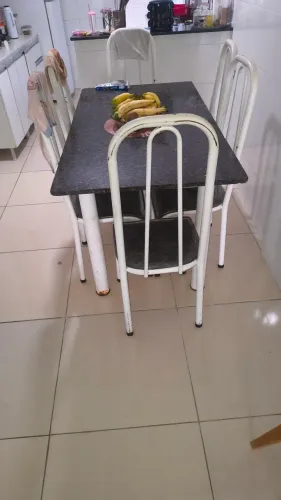 Vendo essas 6 cadeiras junto com o pé o mármore não acompanha
