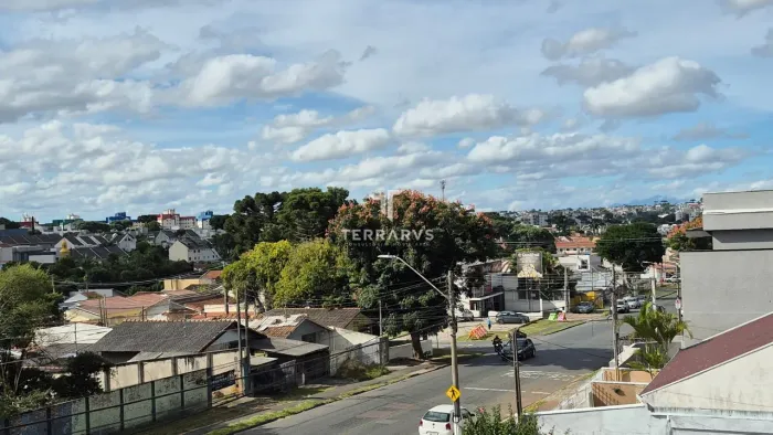 SOBRADO com 3 dormitórios à venda por R$ 750.000,00 no bairro Boqueirão - CURITIBA / PR